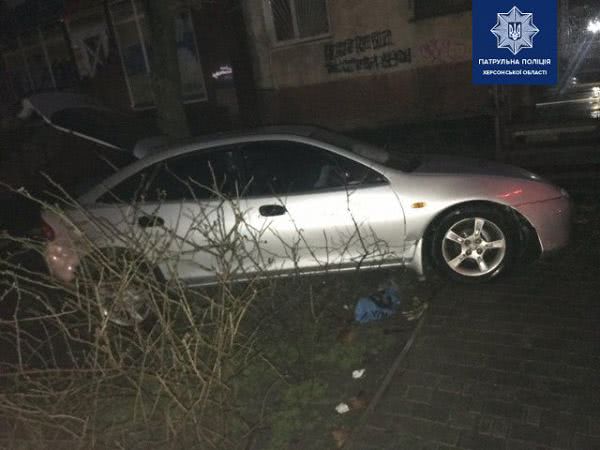 Пьяный херсонец спровоцировал ДТП и получил от патрульных 2 протокола
