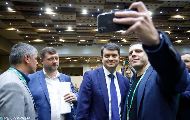 Испытание на прочность: что случилось с рейтингом "Слуги народа" и оппозиции