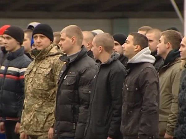 Эксперт пояснил пересмотр призывного возраста