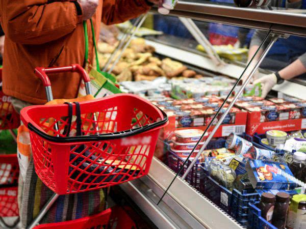 Дешевизна услуг создает впечатление, что украинцы тратят много денег на еду - экономист