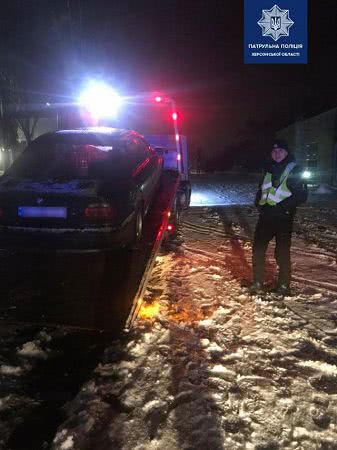 Пьяный водитель BMW под утро возвращался домой, но его остановили патрульные