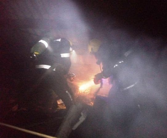 У Каховці у приватній оселі у результаті пожежі пошкоджено покрівлю