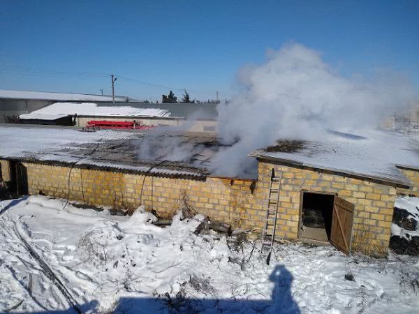 В Каховском районе горел старый склад в фермерском хозяйстве