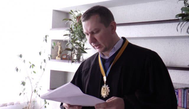 Херсонский судья получил дисциплинарные взыскания за махинации с имуществом «Херсонбуда»