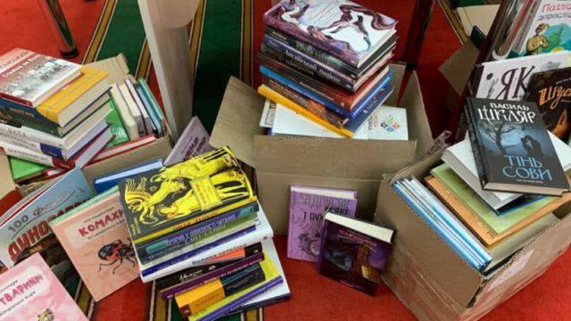 Фонд Каховской универсальной библиотеками пополнился новыми книгами