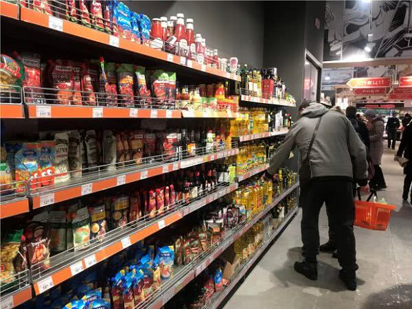 Продуктовая корзина украинца - сколько стоит борщевой набор, мясо, хлеб, крупы и прочее