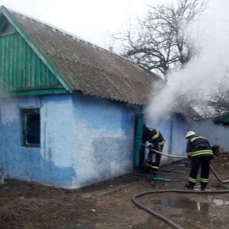 Великолепетиські рятувальники ліквідували пожежу в літній кухні