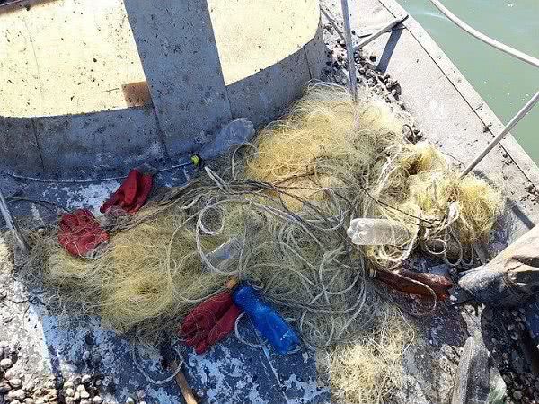 Оккупанты задержали судно с украинцами в Азовском море