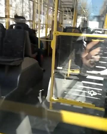 «В троллейбус попасть трудно. Платят даже пенсионеры»: в Херсоне общественный транспорт возит по 10 человек