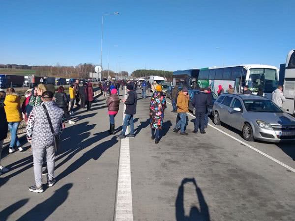 Украина закрывает границы для пассажирских перевозок: в ГПСУ рассказали о ситуации перед днем Х