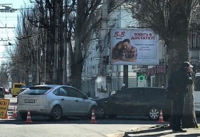 Тройное ДТП заблокировало проезд в центре Херсона