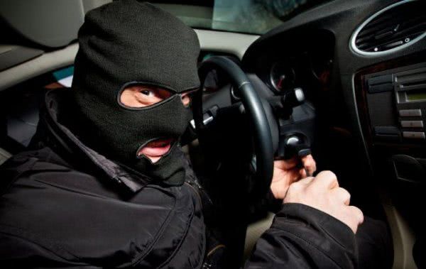 Шахрайство та угони: херсонська поліція повідомила про останні злочини