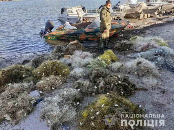Водні поліцейські Херсонщини попередили завдання природньому середовищу збитків на понад півмільйона гривень