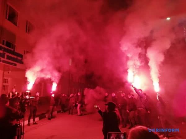 В Херсоне Нацкорпус с файерами требовал привлечь Сивохо к ответственности