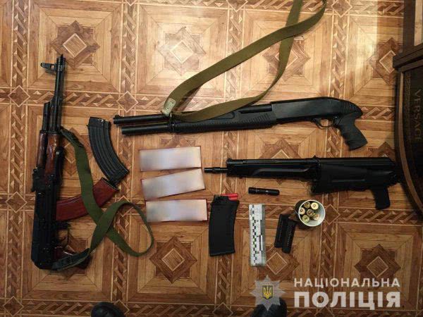 Поліцейські розкрили збройний напад на будинок у Каховському районі