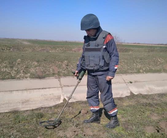 Піротехніками обласної ДСНС знищено два старих боєприпаси