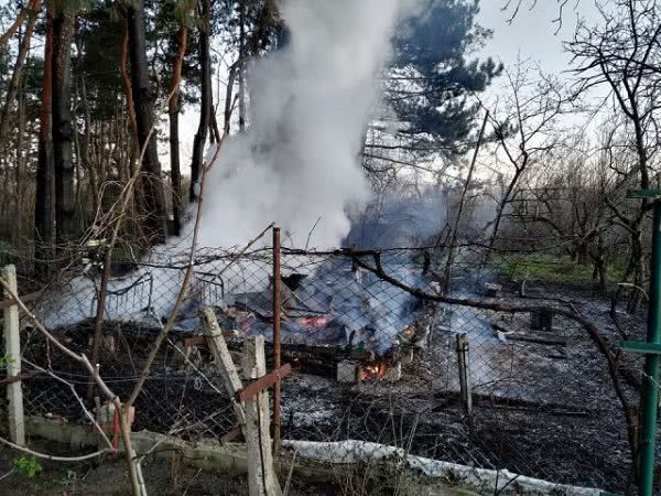 Возле Херсона сгорели две дачи