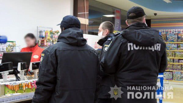 На Херсонщині поліцейські склали 20 адмінпротоколів про порушення правил щодо карантину людей