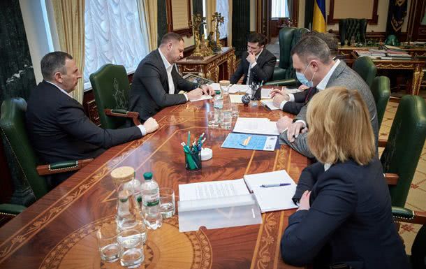 Зеленский обсудил с регионами возобновление работы рынков