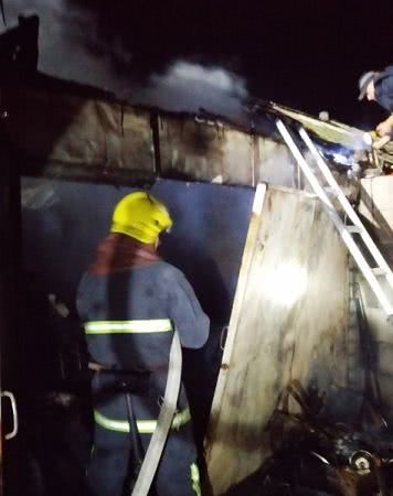 В Скадовському районі горів дах двох господарчих споруд та житлового будинку