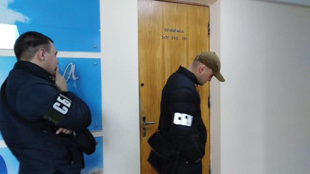В кабинете и.о. зама мэра Херсона нашли "конверт с северными купюрами" - говорят, подбросили "друзья"
