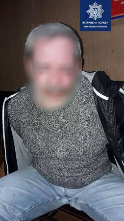 Двое грабителей избили и ограбили херсонца
