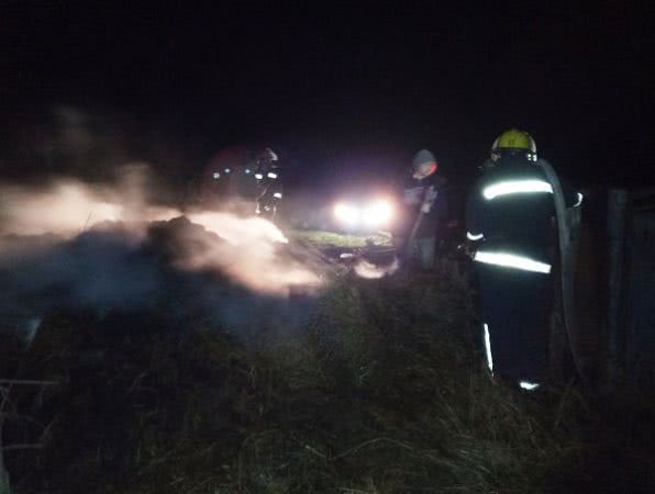 Каховські вогнеборці ліквідували пожежу сінника