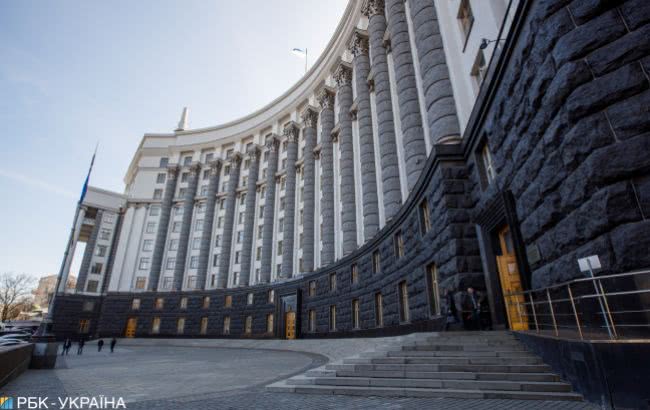Кабмин запретил увольнять госслужащих во время карантина
