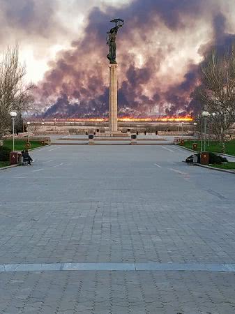 Вокруг Херсона опять горят плавни