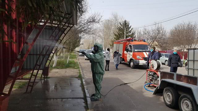 Утро в Скадовске начинается с дезинфекции автобусных остановок