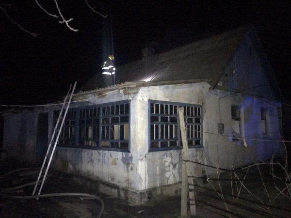 У Бериславському районі ліквідовано пожежу у сільському будинку