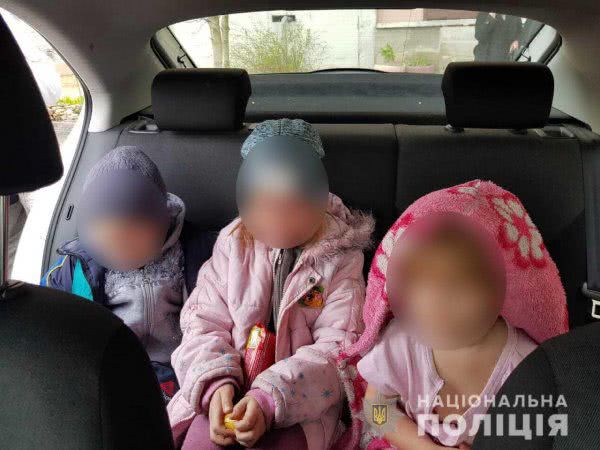 У Херсоні поліцейські врятували від нетверезого агресивного батька чотирьох дітей