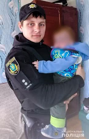 На Херсонщине несовершеннолетняя мать отдала своего малыша прохожей, а сама поехала гулять