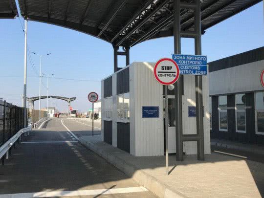Украина временно прекращает пропуск через линию разграничения на Донбассе