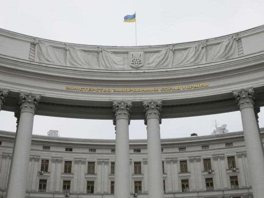 Для украинцев за границей запустили систему «Друг»: как она работает