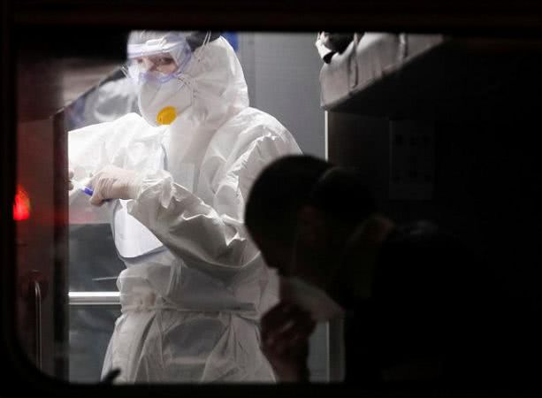 Херсонские медики, которые будут принимать пациентов с коронавирусом, обеспечены респираторами менее чем на 1%, - StateWatch