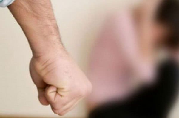 Житель Нововоронцовського району побив пасинка до лікарні через розкидане насіння та дитячий плач