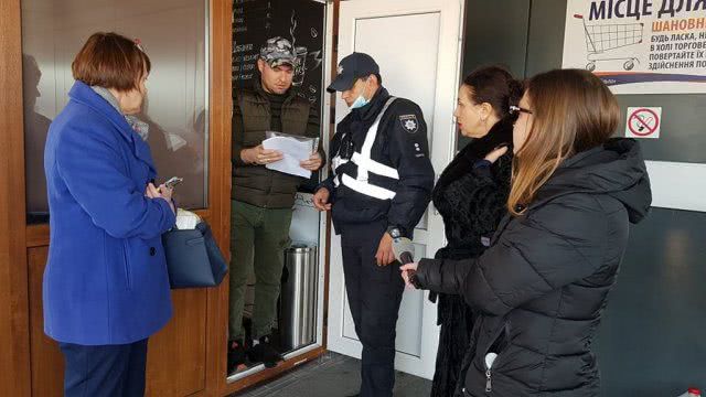 В Херсоне в строительных супермаркетах «Эпицентр» и «Новая линия» начали продавать лекарства и продукты