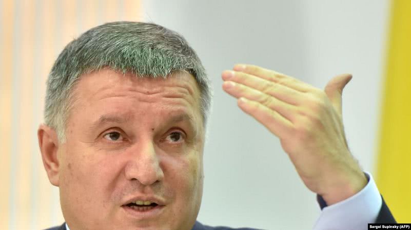 Коронавирус: Аваков предлагает ограничить пропуск через админграницу Крыма с Херсонщиной