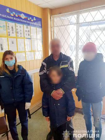 Поліцейські розшукали зниклих тиждень тому жінку з 10-річним сином
