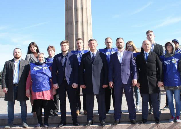 У Вечного огня собрались херсонцы, почтить память героев-освободителей