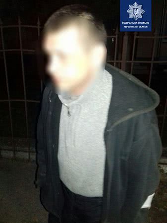 Херсонец пытался "решить вопрос" с патрульными, которые обнаружили у него наркотики