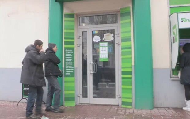 ПриватБанк блокирует счета украинцев из-за нарушений ПДД