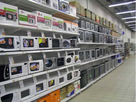 Из-за скачка доллара в Украине резко подорожает электроника и бытовая техника