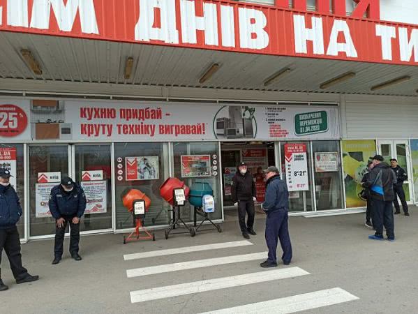 Полиция не пускает горожан в "Новую линию"
