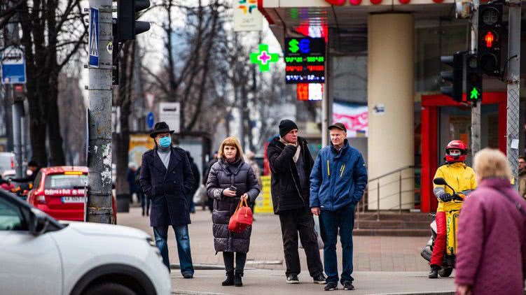 Трупы в Одессе, штрафы за детей и дезинфекция с вертолетов. Какие фейки о коронавирусе гуляют в Украине