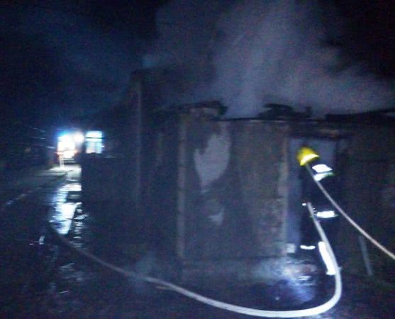 Бериславські рятувальники ліквідували пожежу у приватному домоволодінні