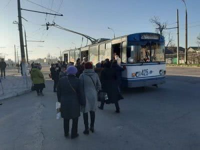  У херсонських тролейбусах з введенням карантину по-різному