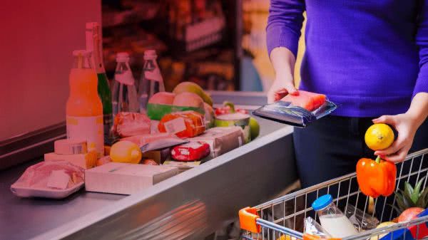 Цены на продукты: почему растут и исчезнут ли импортные товары
