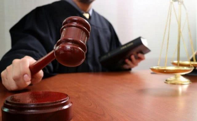 Четырех херсонских чиновников вызвали в суд